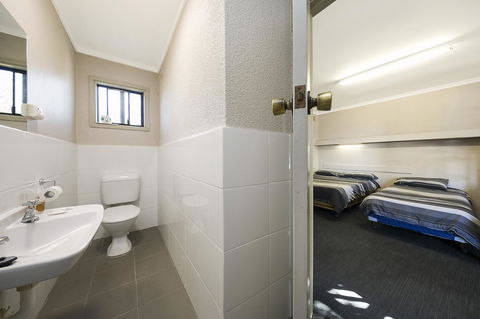 Border Village Roadhouse - Accommodation ACT 38