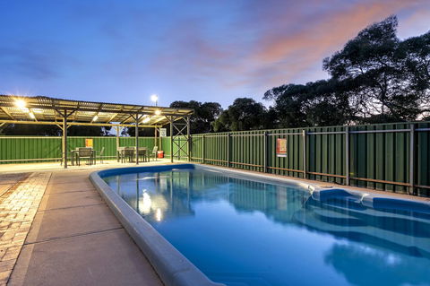 Border Village Roadhouse - Accommodation ACT 4