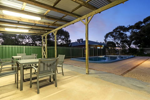 Border Village Roadhouse - Accommodation ACT 23