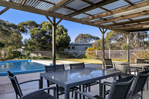 Border Village Roadhouse - Accommodation ACT 28