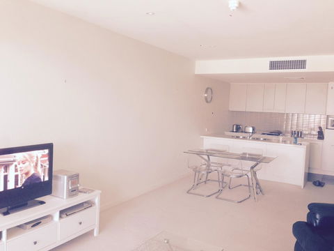 Breakwater Apartment - Accommodation ACT 14