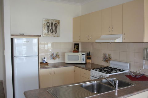 Lakeview Motel And Apartments - Accommodation ACT 8