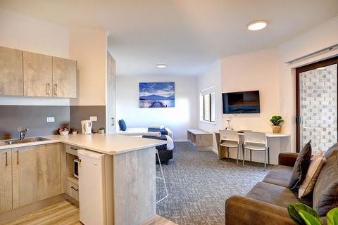 Limani Motel - Accommodation ACT 35