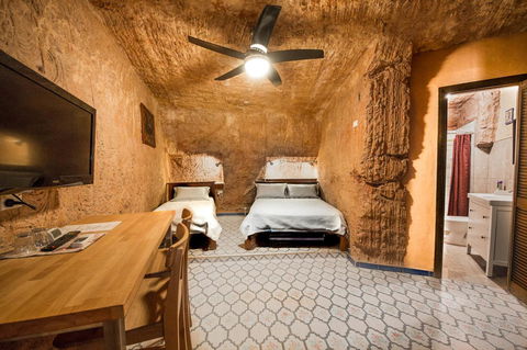 The Underground Motel - Accommodation ACT 9