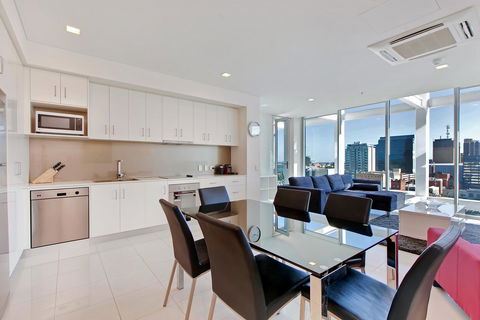 Light And Spacious, Stunning Views Of Adelaide - Accommodation ACT 3