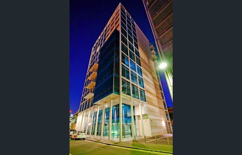 Light And Spacious, Stunning Views Of Adelaide - Accommodation ACT 12