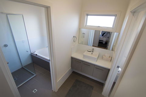 Villa Serra - Accommodation ACT 10