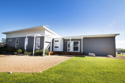 Villa Serra - Accommodation ACT 0