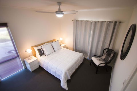 Villa Serra - Accommodation ACT 8