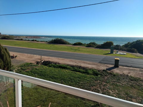 Seafront Shack - Accommodation ACT 1