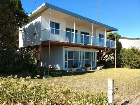 Seafront Shack - Accommodation ACT 4