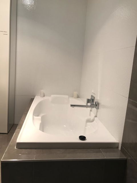 Lakeside - Accommodation ACT 9