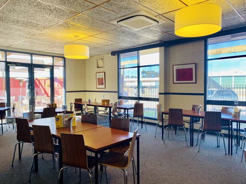 Opal Inn Hotel, Motel, Caravan Park - Accommodation ACT 28
