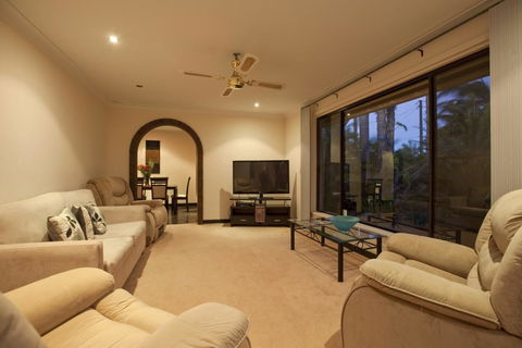 The Palms - Accommodation ACT 18