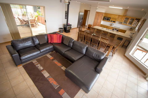 Limestone Ridge - Accommodation ACT 3