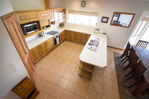 Limestone Ridge - Accommodation ACT 2
