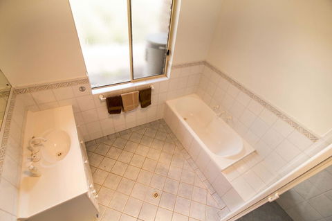 Limestone Ridge - Accommodation ACT 15