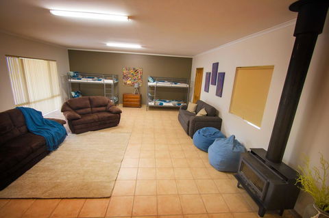 Limestone Ridge - Accommodation ACT 12