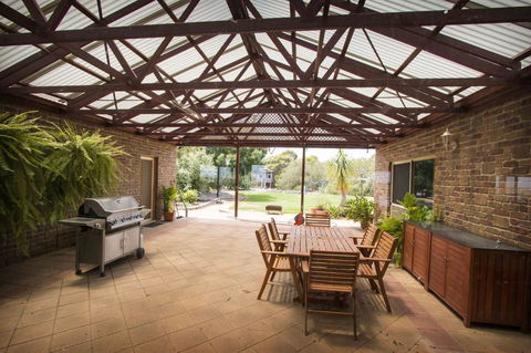 Limestone Ridge - Accommodation ACT 1