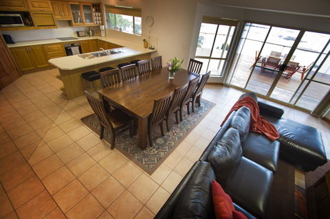 Limestone Ridge - Accommodation ACT 5