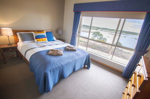 Limestone Ridge - Accommodation ACT 10