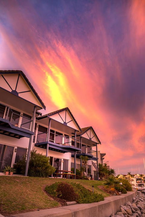 Marina Reflections - Accommodation ACT 6
