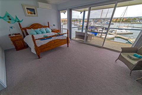 Marina Reflections - Accommodation ACT 13