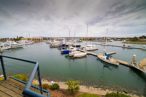 Marina Reflections - Accommodation ACT 9