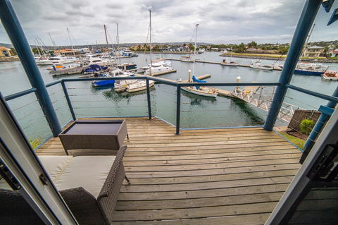 Marina Reflections - Accommodation ACT 11