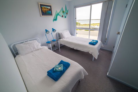 Marina Reflections - Accommodation ACT 16