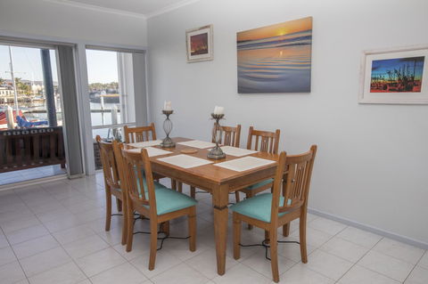 Marina Reflections - Accommodation ACT 4