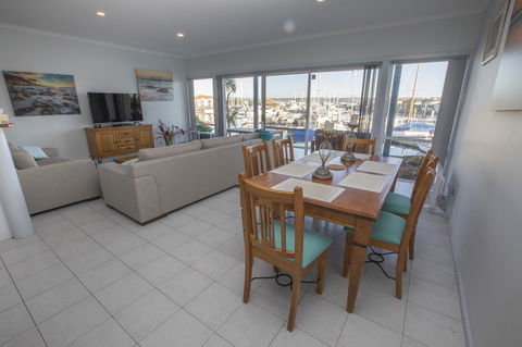 Marina Reflections - Accommodation ACT 2