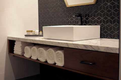 Ellen Hotel - Accommodation ACT 20