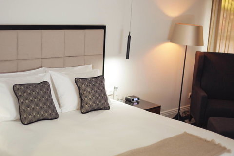Ellen Hotel - Accommodation ACT 10