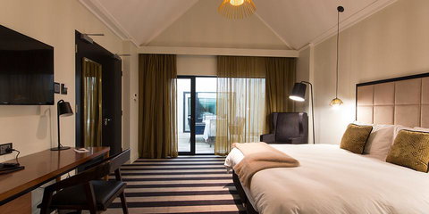 Ellen Hotel - Accommodation ACT 16