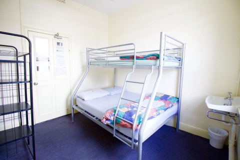 Backpack Oz - Accommodation ACT 38