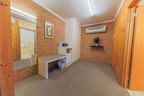 Country Roads Motor Inn Naracoorte - Accommodation ACT 5