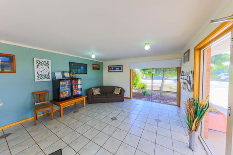 Country Roads Motor Inn Naracoorte - Accommodation ACT 37