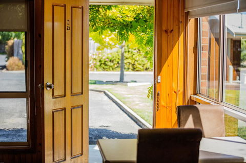 Country Roads Motor Inn Naracoorte - Accommodation ACT 34