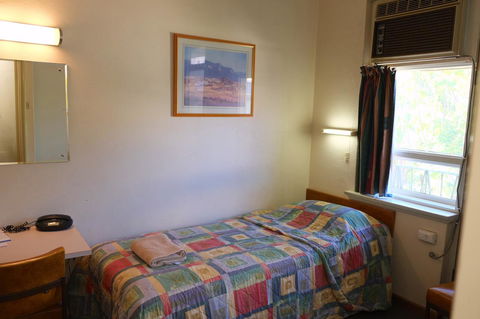 Berri Hotel - Accommodation ACT 27