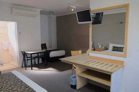 Berri Hotel - Accommodation ACT 24