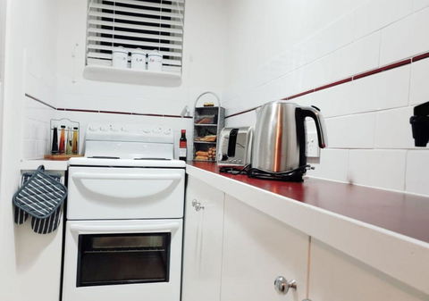 Court House - Studio - Accommodation ACT 2