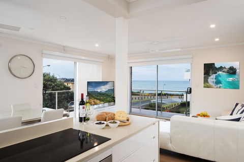 Stylish 3 Bedroom Beachview Apartment - Accommodation ACT 5