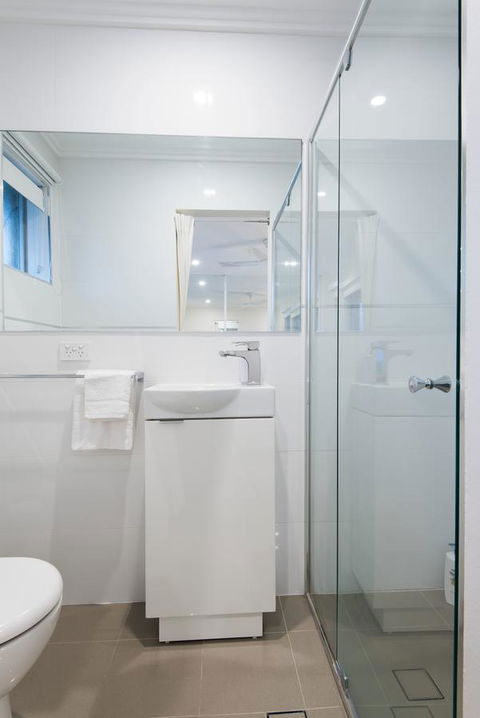 Stylish 3 Bedroom Beachview Apartment - Accommodation ACT 2