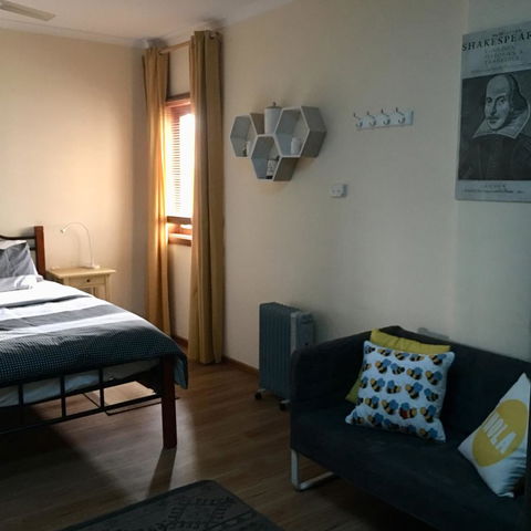 KI Dragonfly Guesthouse - Accommodation ACT 30