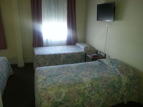 Sonbern Lodge Motel - Accommodation ACT 33