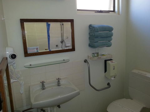Sonbern Lodge Motel - Accommodation ACT 28