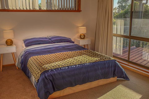 Seacroft - Accommodation ACT 8