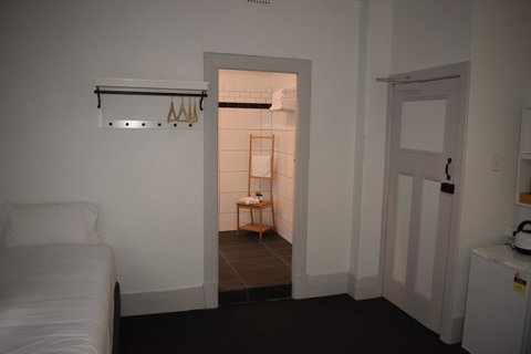 Ambassadors Hotel - Accommodation ACT 19
