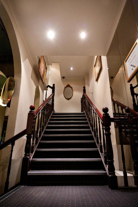 Ambassadors Hotel - Accommodation ACT 28
